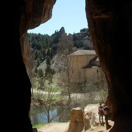Fuente Del Pino Canon De Rio Lobos Séjour à la campagne *