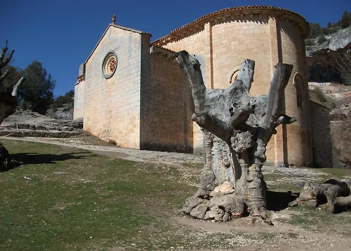 Fuente Del Pino Canon De Rio Lobos *